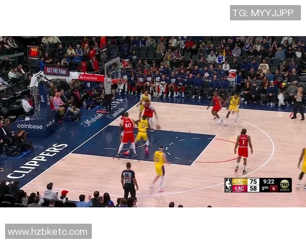 东契奇假投真传 海斯心领神会空接暴扣