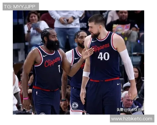 哈登半场高效砍下18分,快船领先76人 哈登半场高效砍下18分,快船领先76人