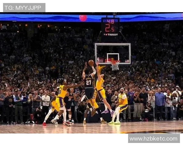 詹姆斯外线接球 骑马射箭三分命中