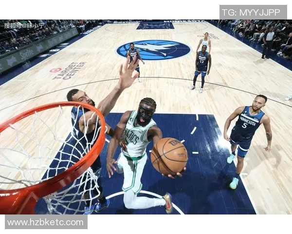 拳脚相向!杰伦·布朗:斯图尔特是个好人 我们就是在闹着玩儿呢 拳脚相向!杰伦·布朗:斯图尔特是个好人 我们就是在闹着玩儿呢